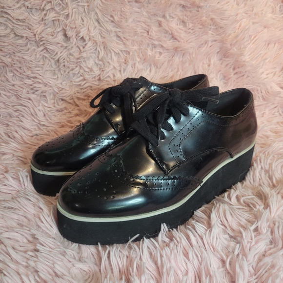 Forever 21 Shoes - Forever 21 vintage saddle platforms. Size 7.5. Black.